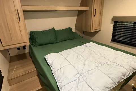 ⭐ 2025 Coleman Light • Delivered & Setup • Sleeps 7 • Pet Friendly • Bunkhouse