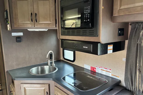 Maurice's 2017 Thor Majestic 28A  Class C