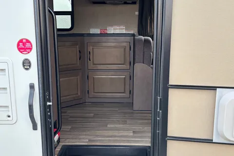 Maurice's 2017 Thor Majestic 28A  Class C