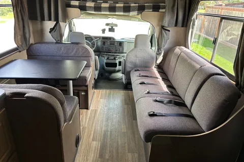 Maurice's 2017 Thor Majestic 28A  Class C
