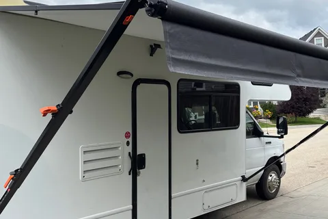 Maurice's 2017 Thor Majestic 28A  Class C