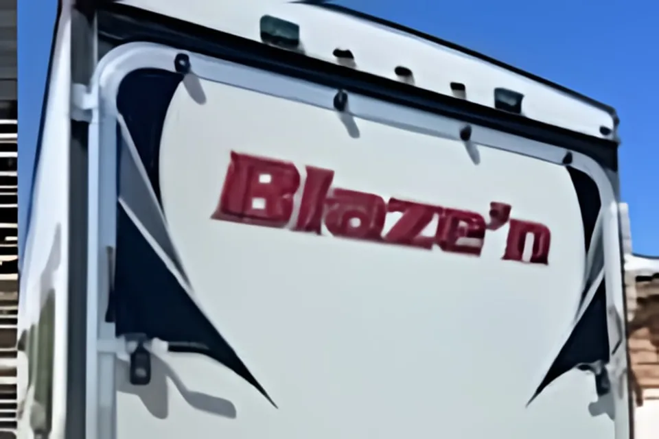 David's Pacific Coachworks Blaze'n Toy Hauler