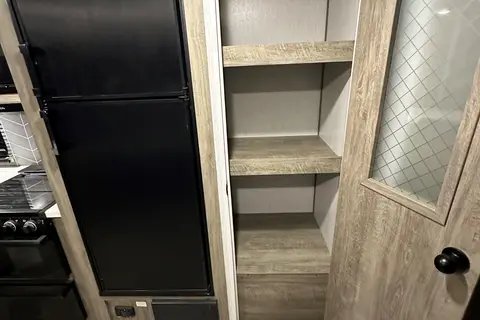 Full Turn Key trailer with bunks for the kids, dry camping package new and clean!