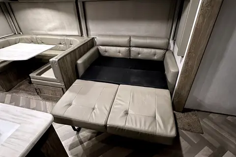 Full Turn Key trailer with bunks for the kids, dry camping package new and clean!