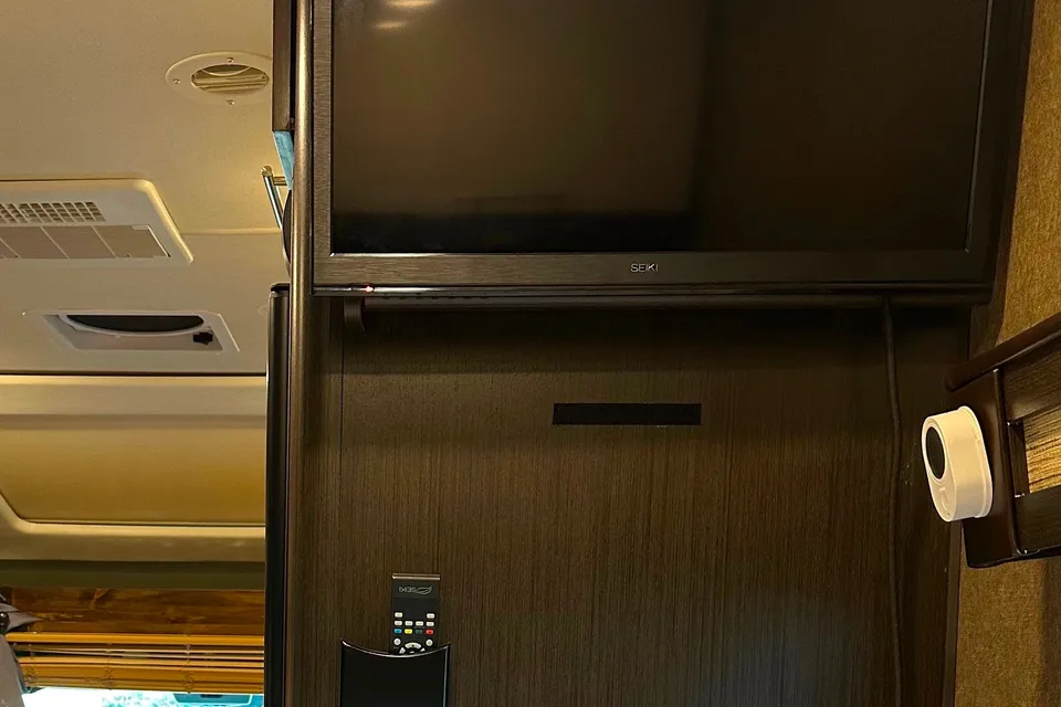 Pet Friendly EASY TO DRIVE -  Diesel Thor Motorhome 