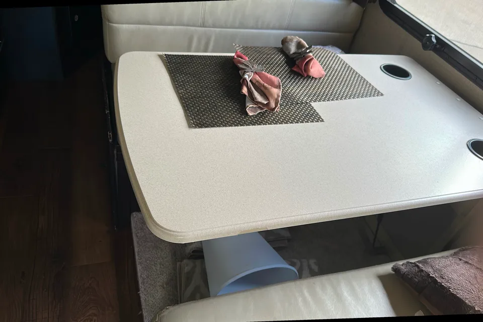 Pet Friendly EASY TO DRIVE -  Diesel Thor Motorhome 