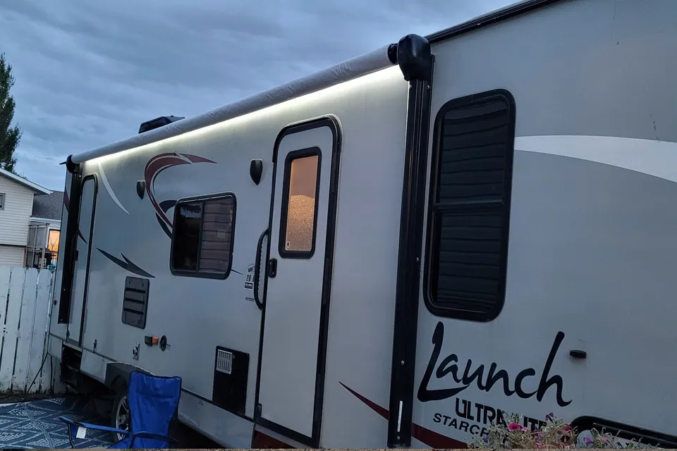 T&T's Starcraft Launch Ultralight Travel Trailer