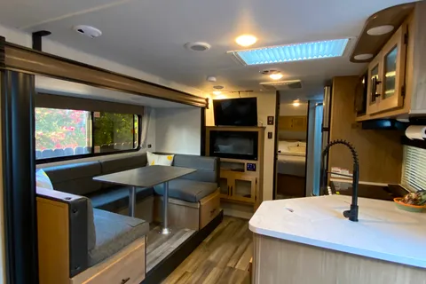 2023 Cherokee Grey Wolf 23MK