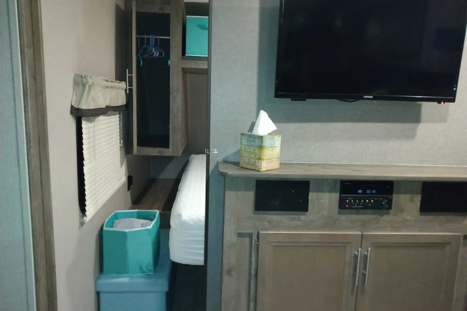 Laura Leigh 2020 Forest River Aurora 26BHS Aurora  Travel Trailer