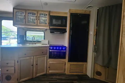 Marie-Eve Coachmen Freedom Express Roulotte