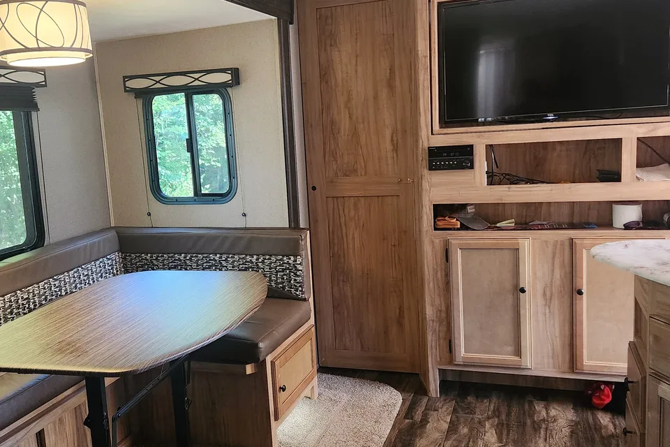 Marie-Eve Coachmen Freedom Express Roulotte