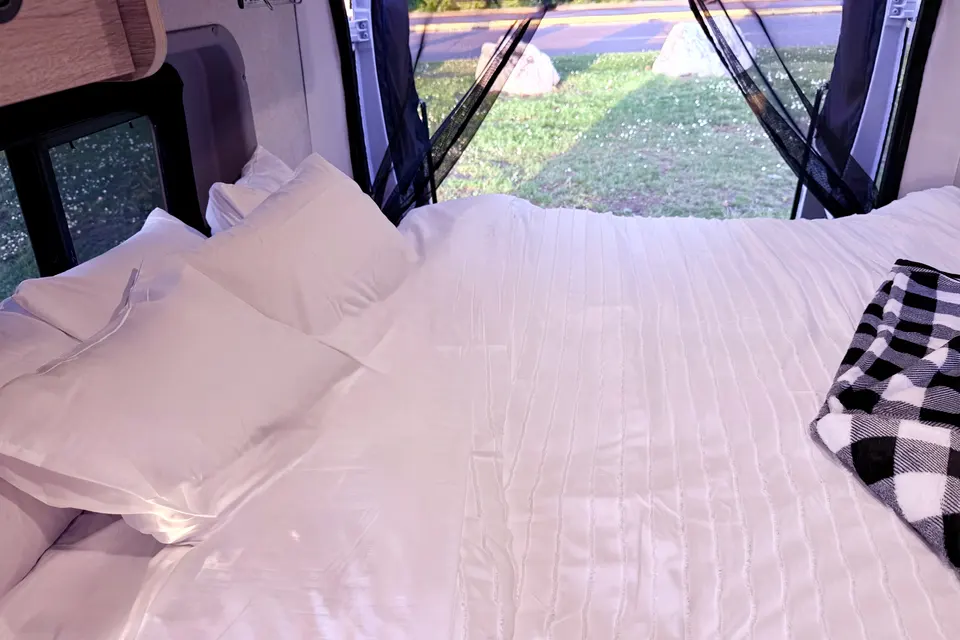 2025 Winnebago Solis | WINTER READY | Sleeps 5 | Pop-Top | Seattle
