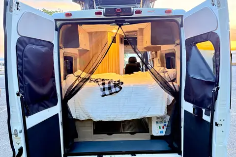 2025 Winnebago Solis | WINTER READY | Sleeps 5 | Pop-Top | Seattle