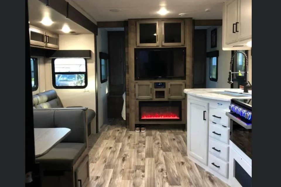 Jen's Sport Trek 270 VBH Travel Trailer