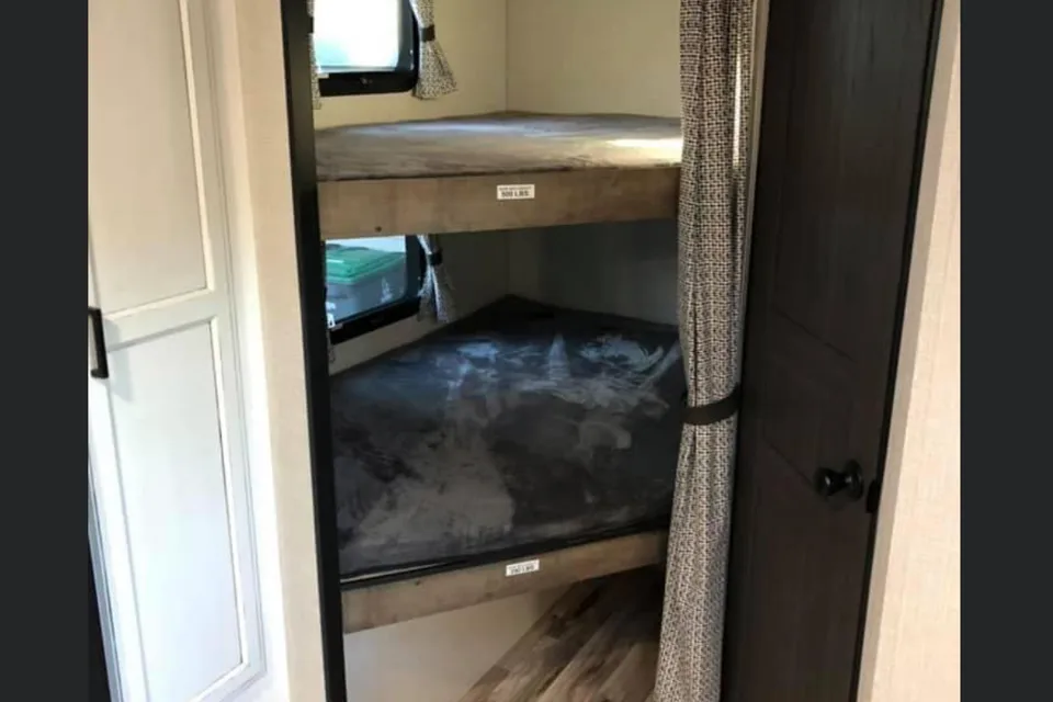 Jen's Sport Trek 270 VBH Travel Trailer