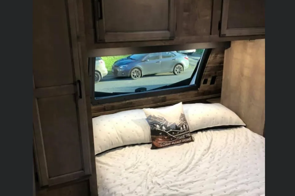 Jen's Sport Trek 270 VBH Travel Trailer