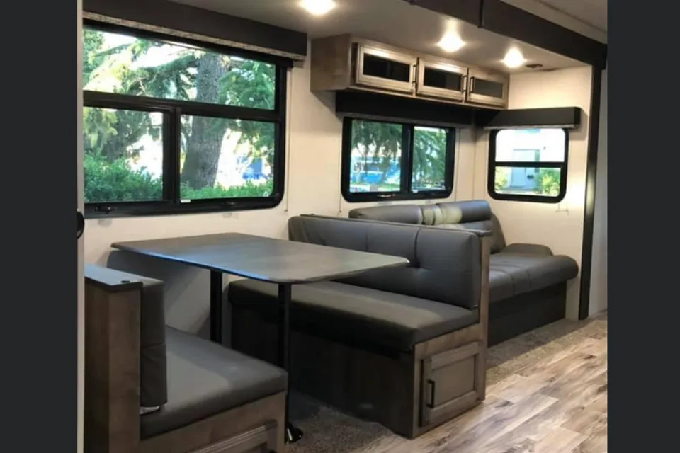 Jen's Sport Trek 270 VBH Travel Trailer