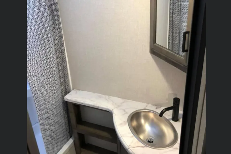 Jen's Sport Trek 270 VBH Travel Trailer