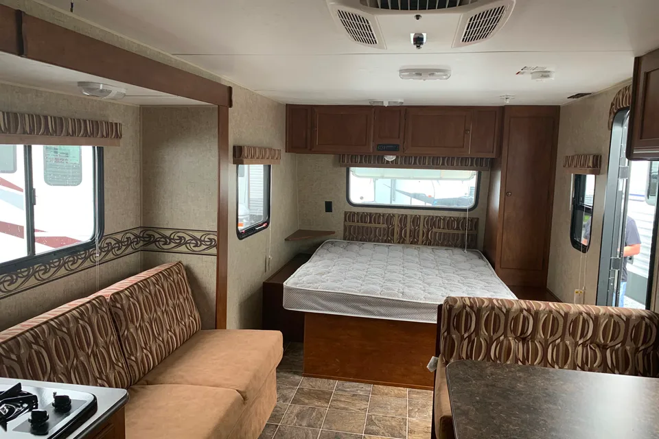 27’ VH Travel Trailer