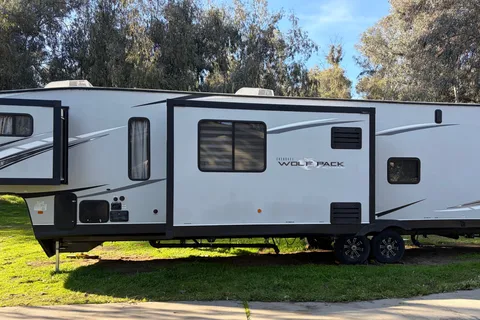 Johnny's Tow-Asis Forest River Cherokee Wolfpack 36516 Toy Hauler