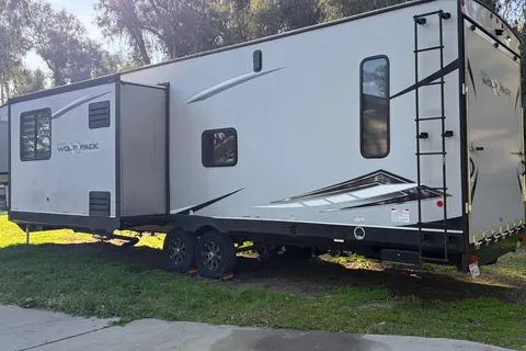Johnny's Tow-Asis Forest River Cherokee Wolfpack 36516 Toy Hauler