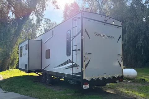 Johnny's Tow-Asis Forest River Cherokee Wolfpack 36516 Toy Hauler
