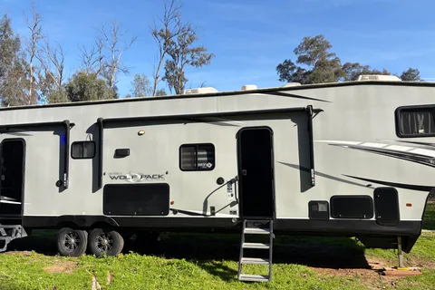 Johnny's Tow-Asis Forest River Cherokee Wolfpack 36516 Toy Hauler