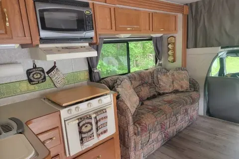 GBA Leisure Coachmen Santara 316KS Class C