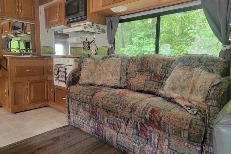 GBA Leisure Coachmen Santara 316KS Class C