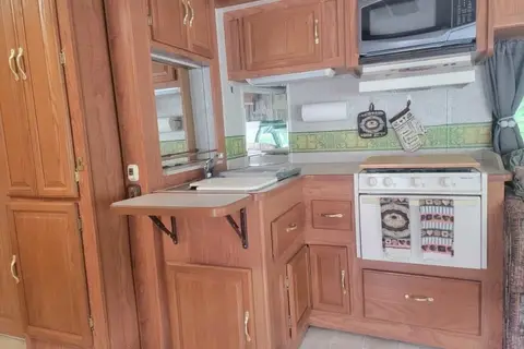 GBA Leisure Coachmen Santara 316KS Class C