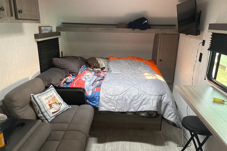 Alex's Sunset Park RV Sunlite 19 rk couples Travel Trailer