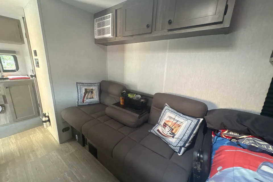 Alex's Sunset Park RV Sunlite 19 rk couples Travel Trailer