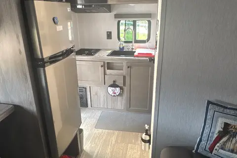 Alex's Sunset Park RV Sunlite 19 rk couples Travel Trailer