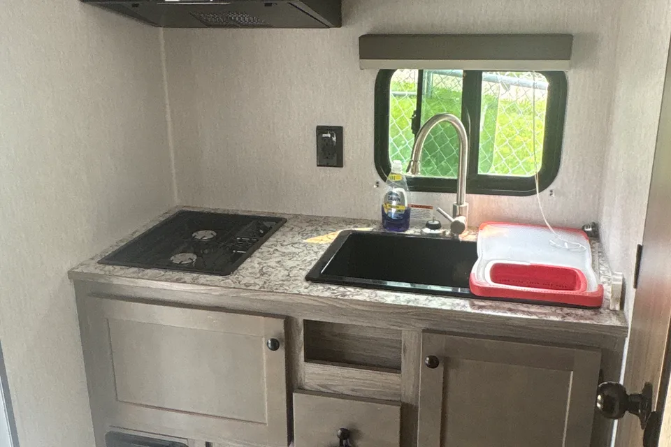 Alex's Sunset Park RV Sunlite 19 rk couples Travel Trailer
