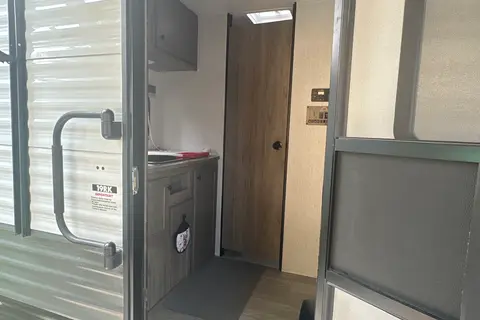 Alex's Sunset Park RV Sunlite 19 rk couples Travel Trailer