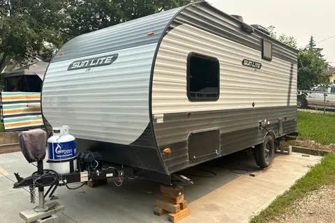 Alex's Sunset Park RV Sunlite 19 rk couples Travel Trailer