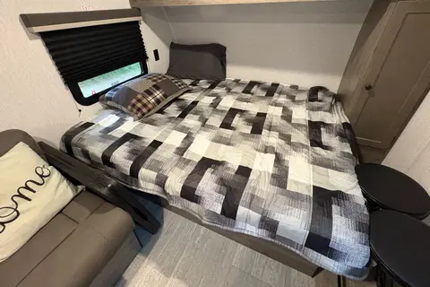 Alex's Sunset Park RV Sunlite 19 rk couples Travel Trailer