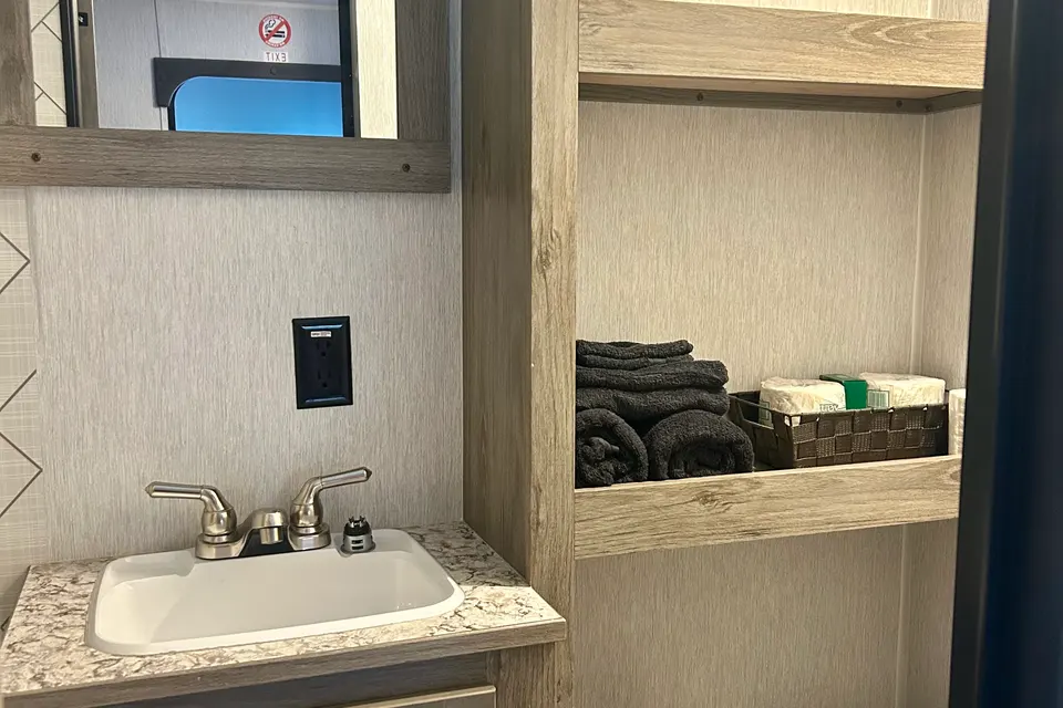 Alex's Sunset Park RV Sunlite 19 rk couples Travel Trailer