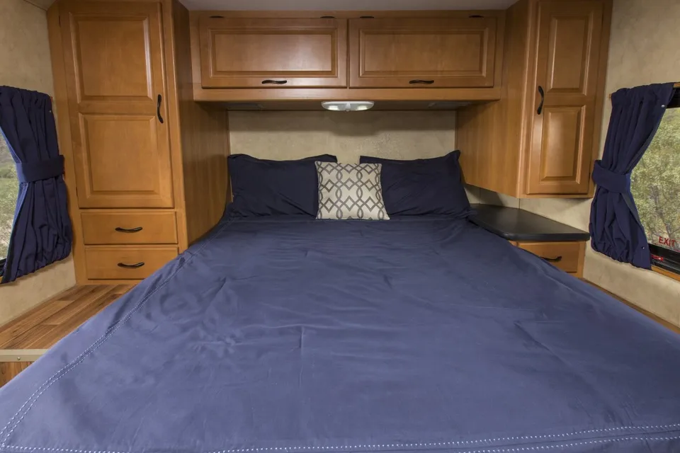 Lei's Ford Thor Majestic 28A Class C