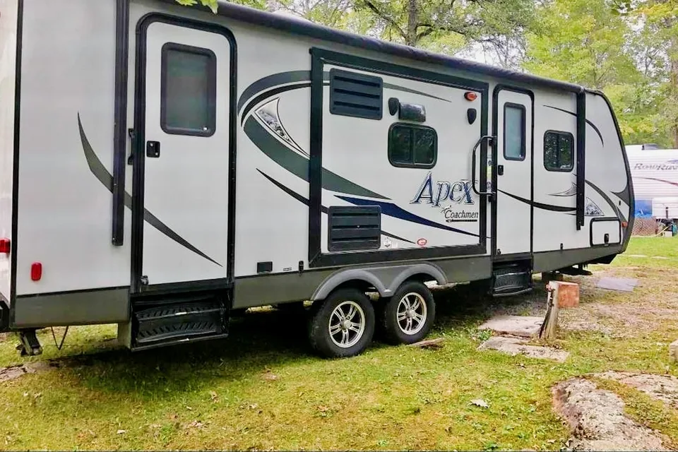 Kelly 's Apex coachman Apex ultralight travel trailer