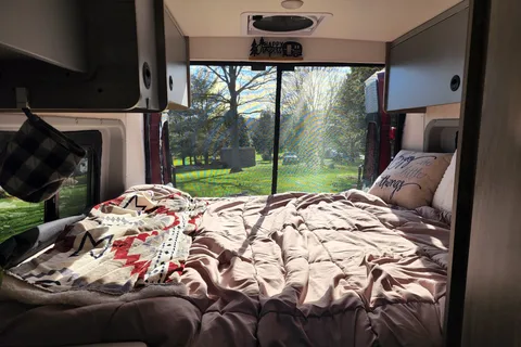 Vandalf the Red - Winnebago Solis 59P Class B