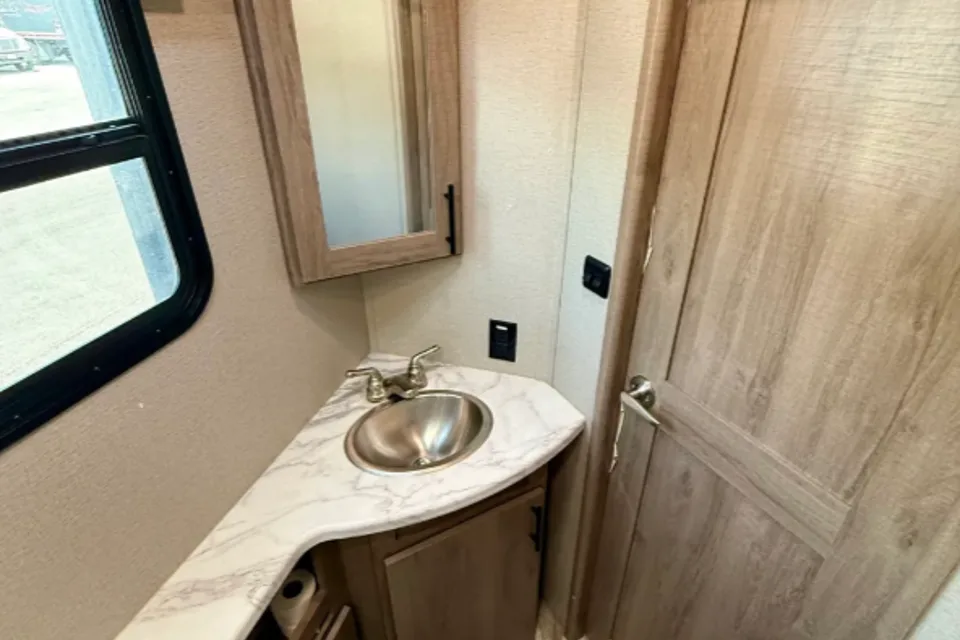IMAGINE-2 with Sofa, Dinette, Private Queen Master & Bunks