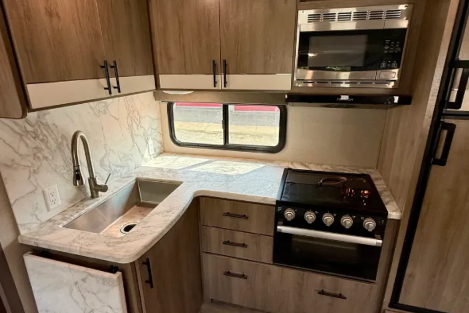 IMAGINE-2 with Sofa, Dinette, Private Queen Master & Bunks
