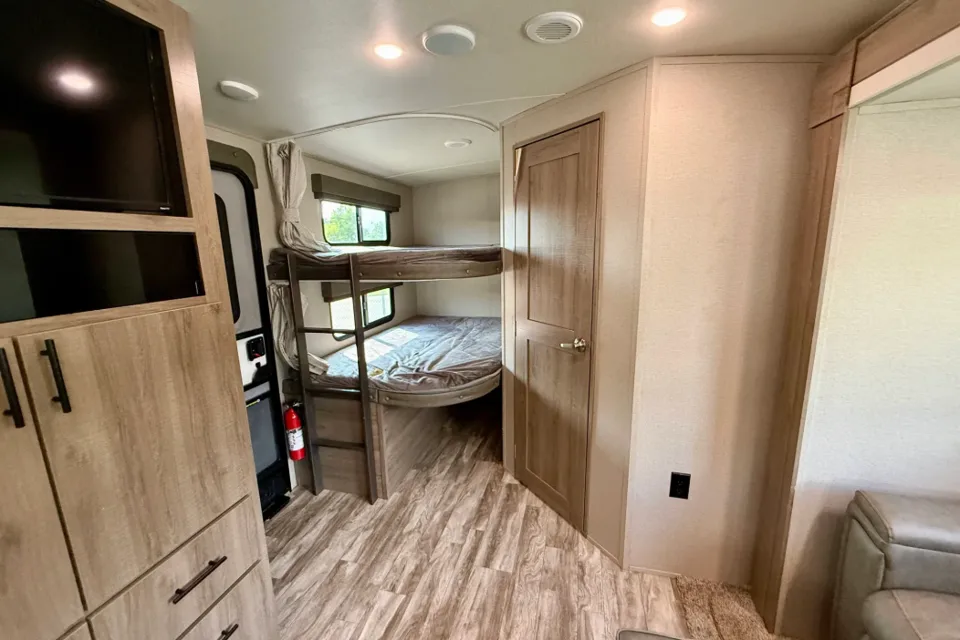 IMAGINE-2 with Sofa, Dinette, Private Queen Master & Bunks