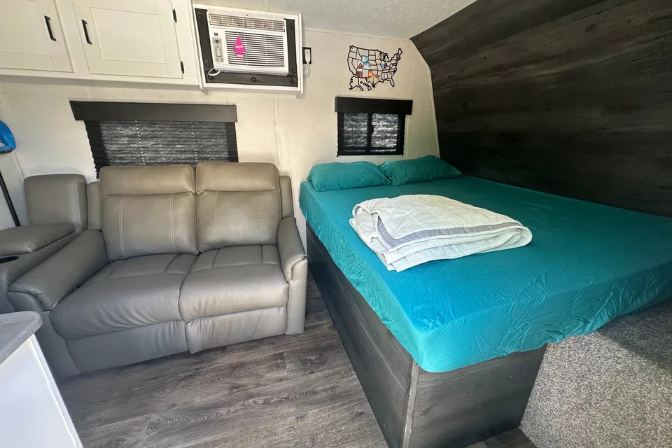 Jenni's Keystone Hideout Travel Trailer