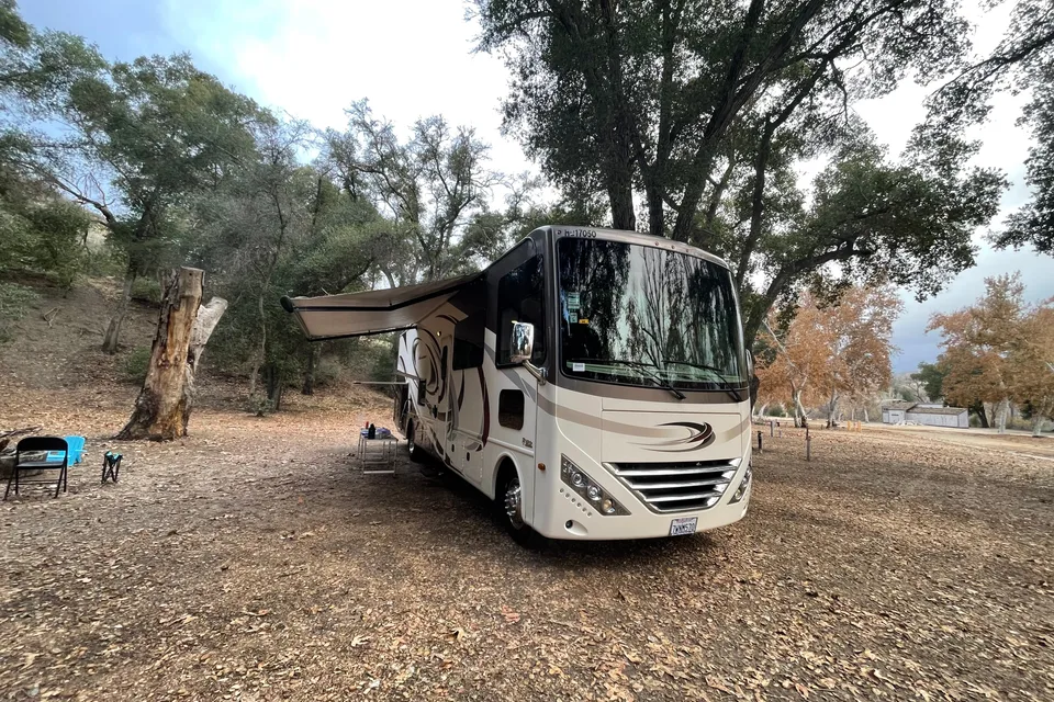 Glamp in Style! 2017 Thor Hurricane | Sleeps 10 + Delivery