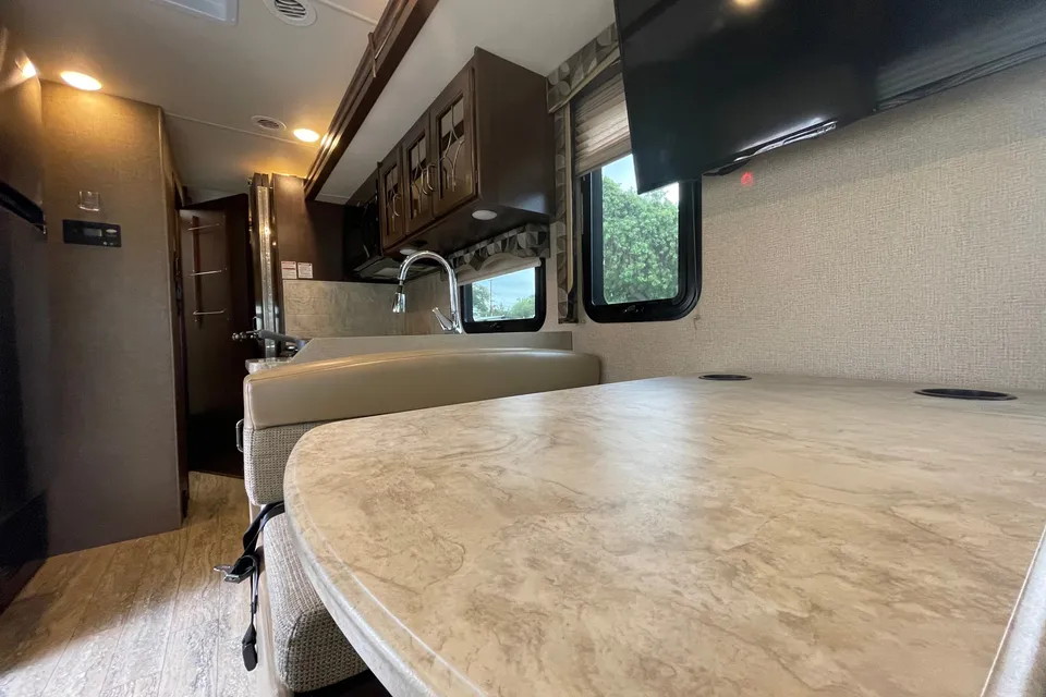 Glamp in Style! 2017 Thor Hurricane | Sleeps 10 + Delivery
