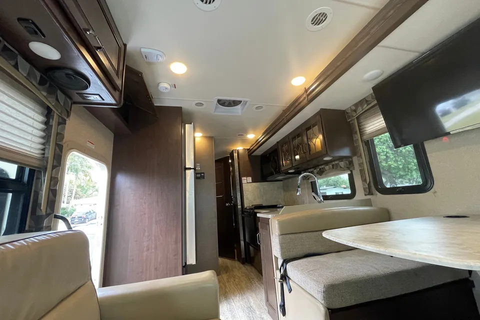 Glamp in Style! 2017 Thor Hurricane | Sleeps 10 + Delivery