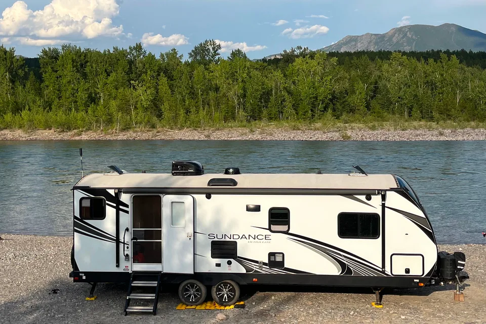  Cozy 2021 30-Foot Travel Trailer - Sleeps 5, Turnkey Ready for Your Adventure!