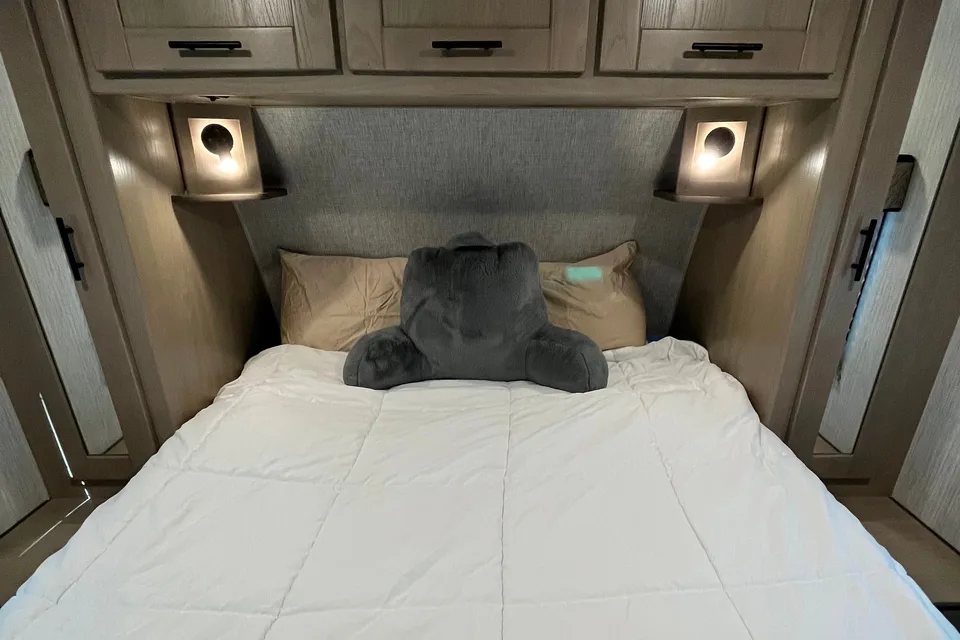  Cozy 2021 30-Foot Travel Trailer - Sleeps 5, Turnkey Ready for Your Adventure!